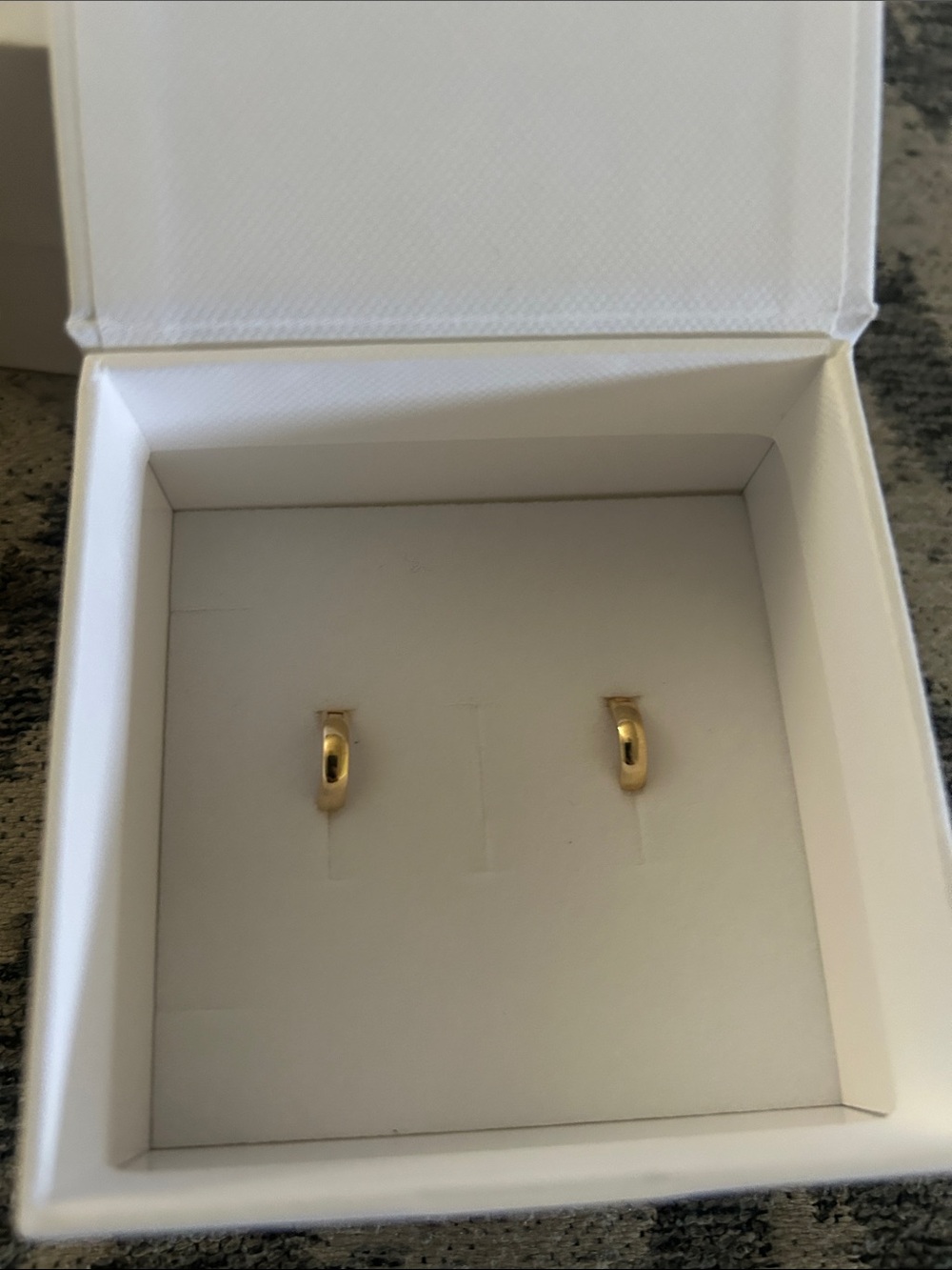 Mejuri bold huggie 14 k